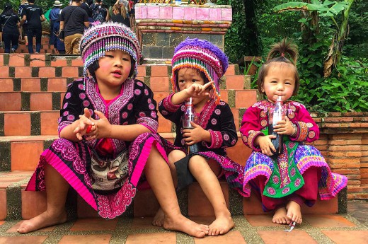 děti v krojích v Chiang Mai.