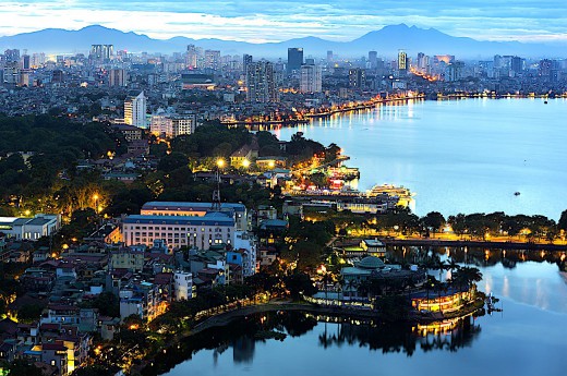 Pohled na Hanoj od jezera.