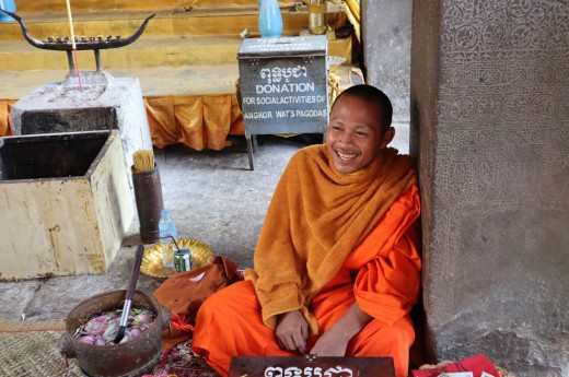 Šťastný s spokojený mnich.