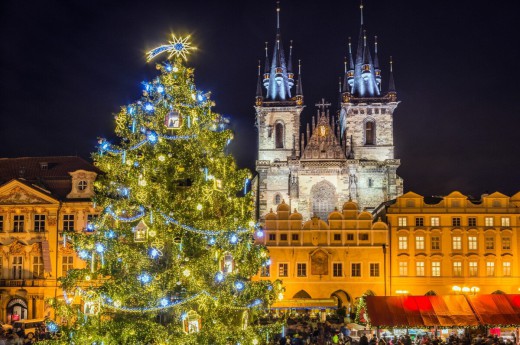 Vánoční stromek na vánočních trzích v Praze.