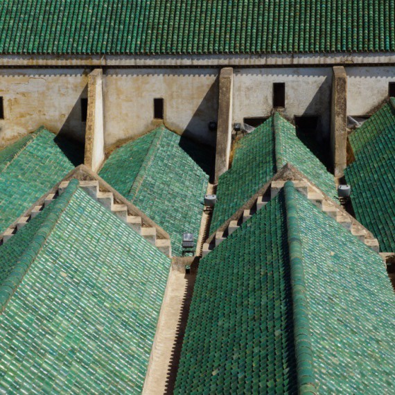 Pohled na zelenou střechu univerzity Al-Karaouine.