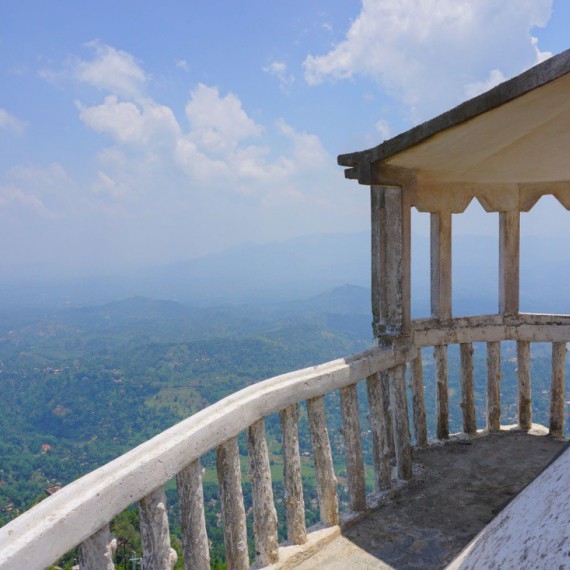 Výhled z věže Ambuluwawa.