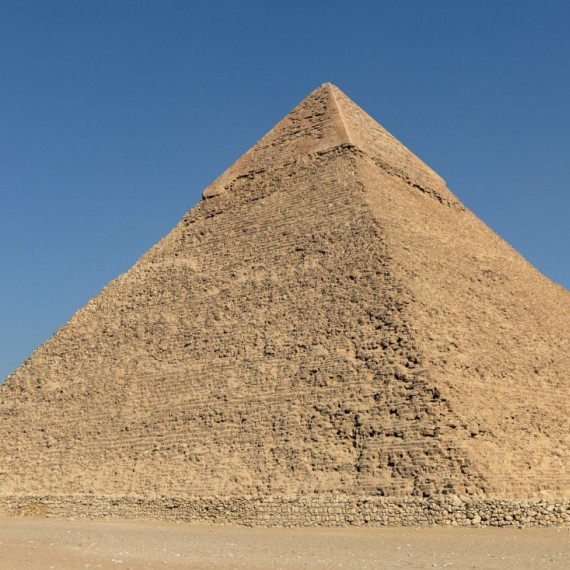 Projížďka na koni kolem Cheopsovy pyramidy.