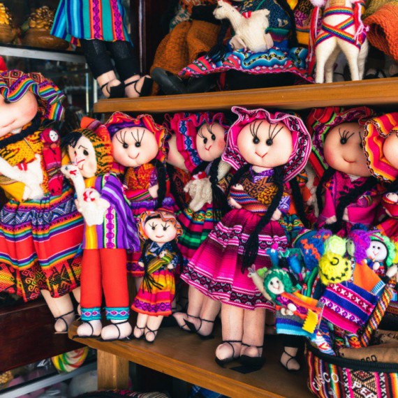 Místní stánek se suvenýry.