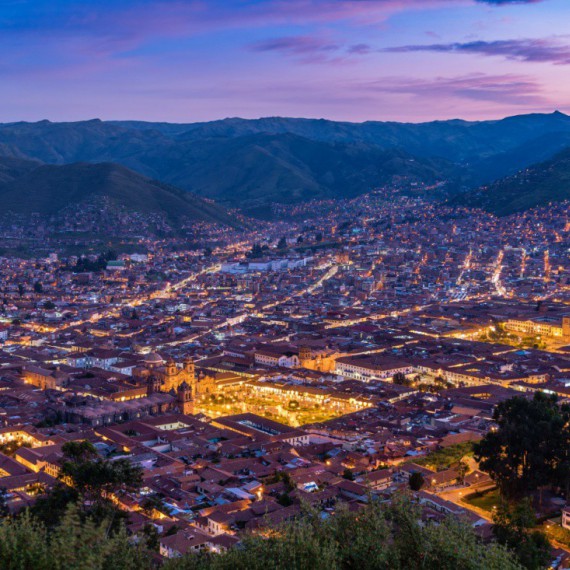 Pohled na Cuzco po západu slunce.