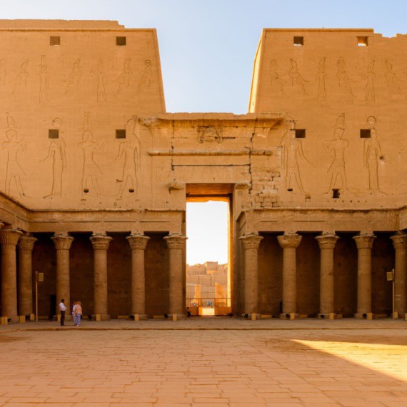 Nádvoří Horova chrámu.