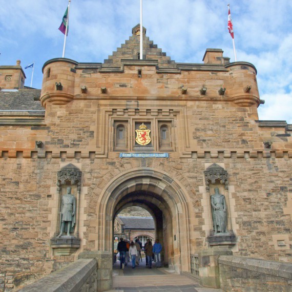 Vstupní brána do Edinburského hradu.