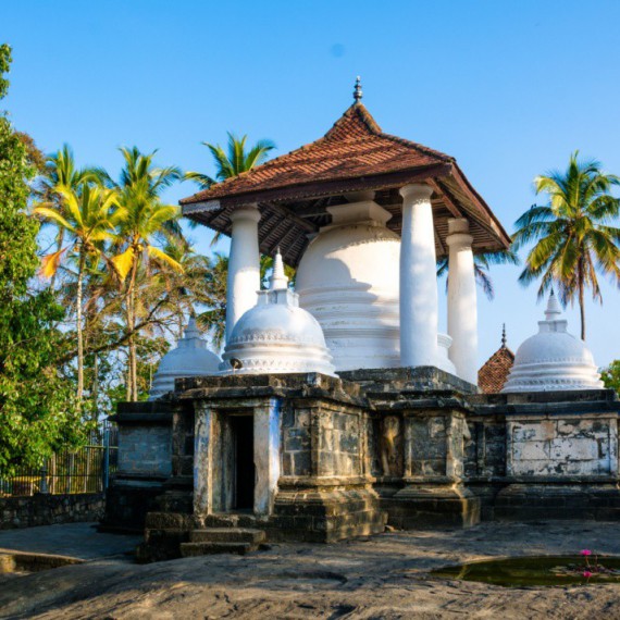 Chrám Gadaladeniya.