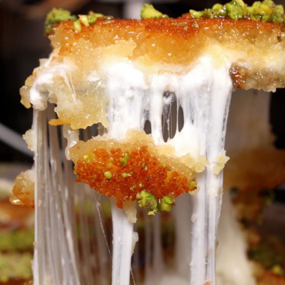 Tradiční dezert knafeh.