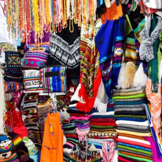 Stánek na tržnici v Quitu.