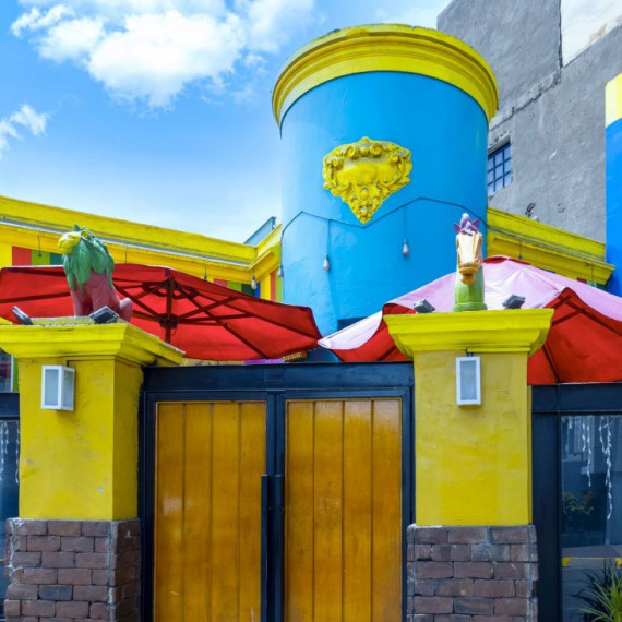 Pestrobarevné domy ve městě Lima.