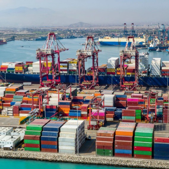 Přístav ve městě Lima.