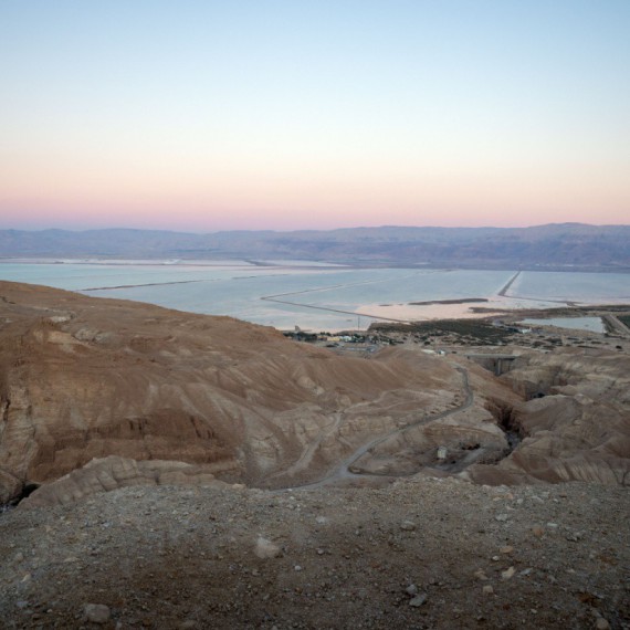 Pohled na vesnici Neve Zohar.