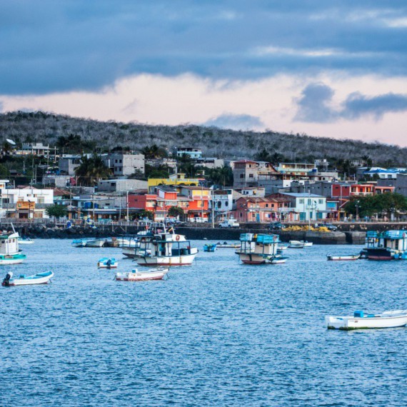 Hlavní město provincie Galapágy Puerto Baquerizo Moreno.