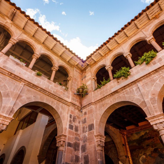 Detail nádvoří chrámu Qorikancha.