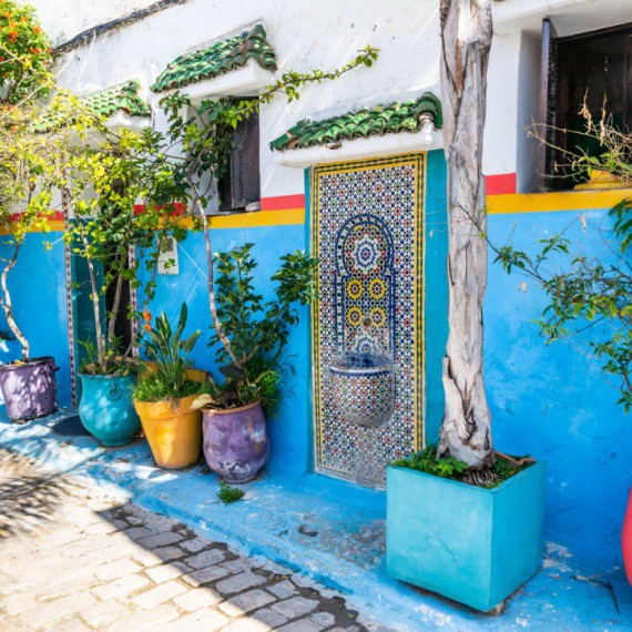 Tradiční barevný dům v Rabatu.