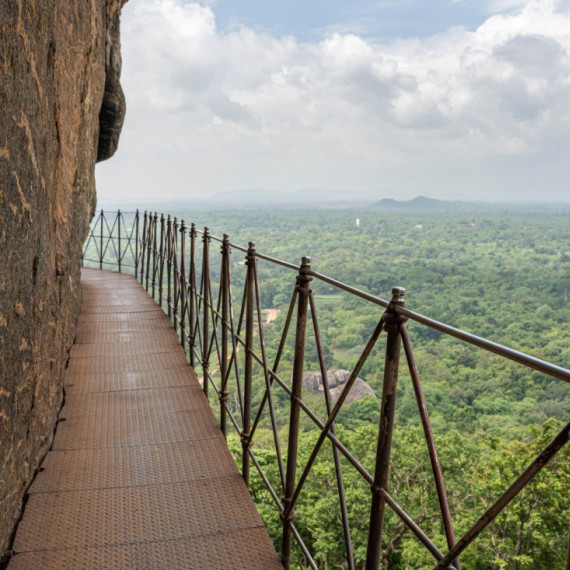 Pěší stezka na Lví skále.