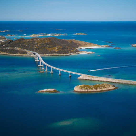 Most na ostrov Sommarøy.