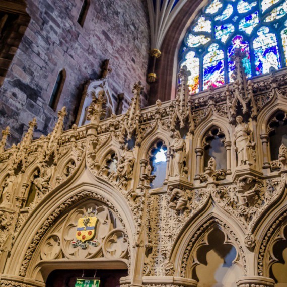 Uvnitř katedrály svatého Jiljí.