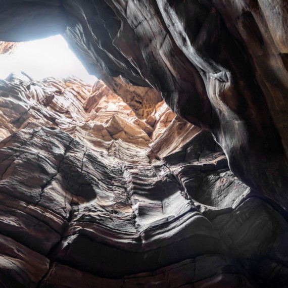 Pohled vzhůru kaňonem Wadi Mujib.