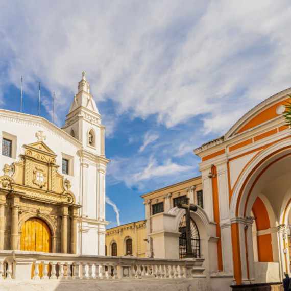 Kostel El Carmen Alto v historickém centru Quita.
