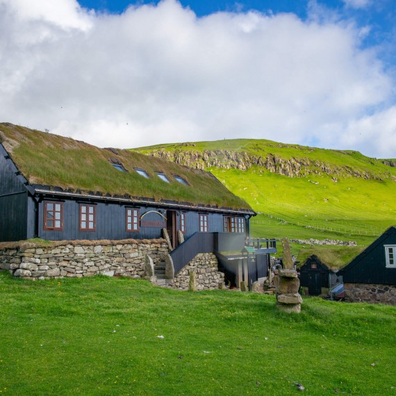 Starý dům na ostrově Mykines.