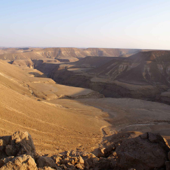 Pouštní krajina ostrova Sokotra.