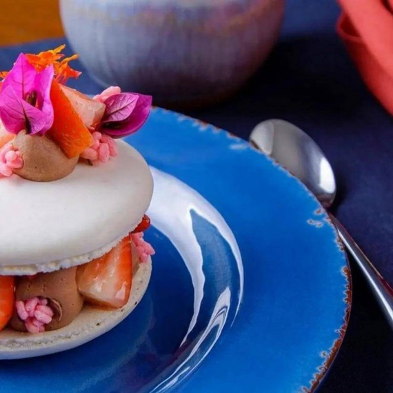 Dezert s čokoládovou pěnou v čokoládovně Que Bo.