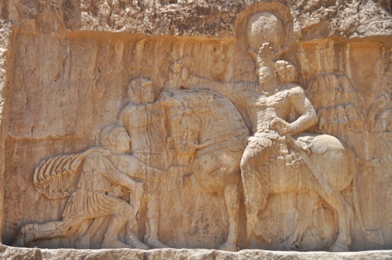 Reliéfy na hrobkách perských králů