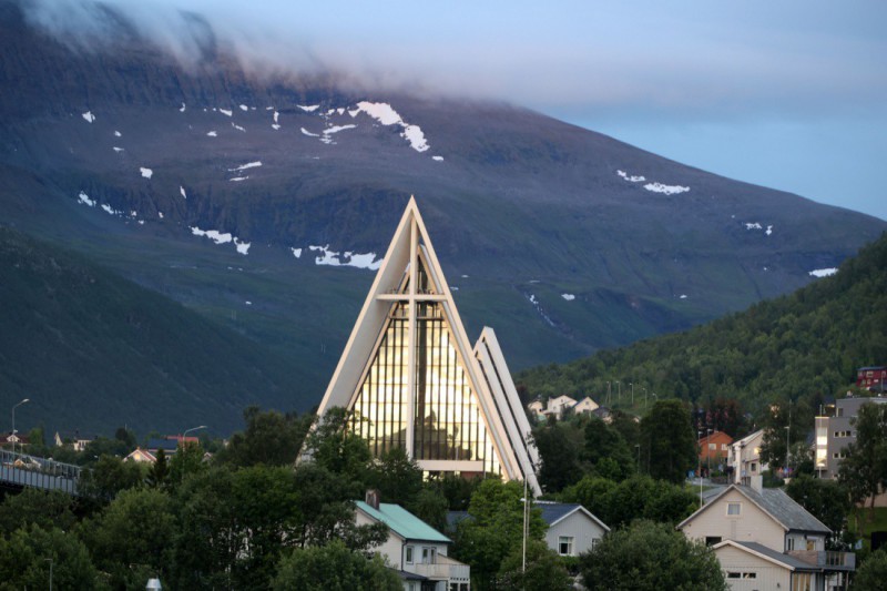 Arktická katedrála ve městě Tromsø.