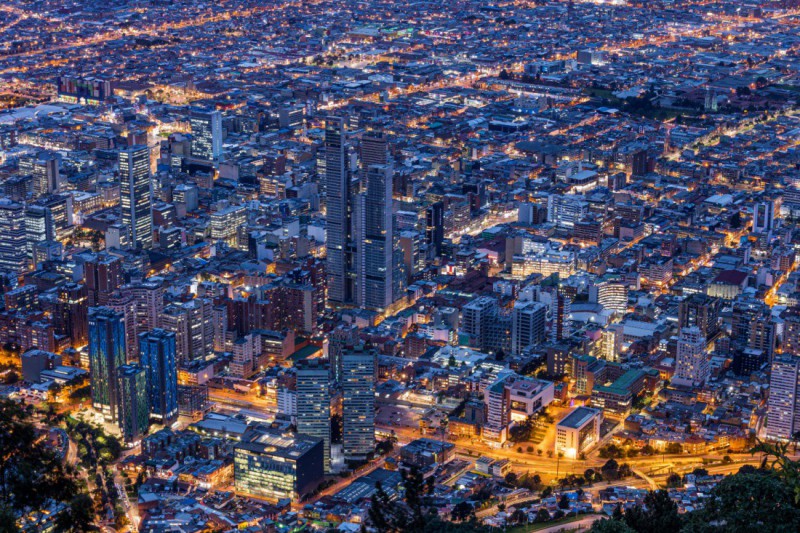 Noční pohled na Bogotu.