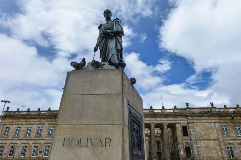 Socha Simóna Bolívara na Bolívarově náměstí. 