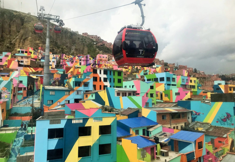 Lanovka jako součást MHD v La Paz, která je jednou z nejdelších tras světa.