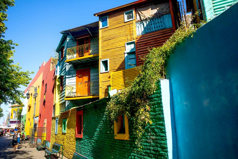 Barevné domy ve čtvrti La Boca.