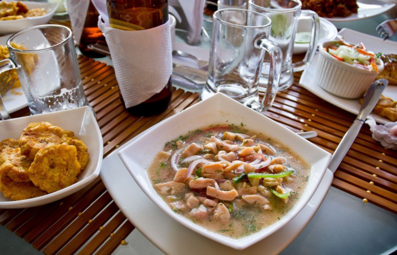 Tradiční pokrm canchalagua ceviche.