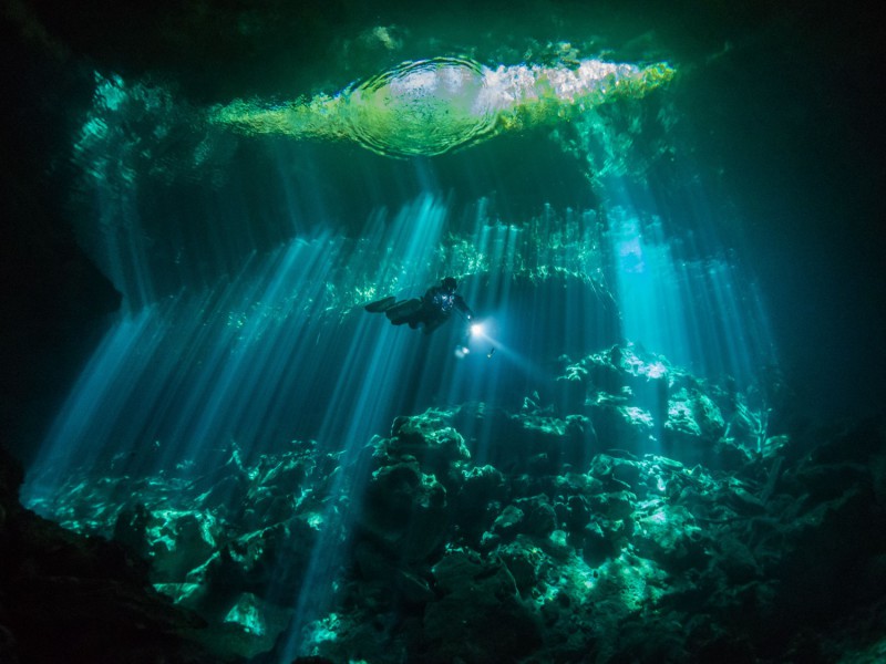 Potápění v Cenote.
