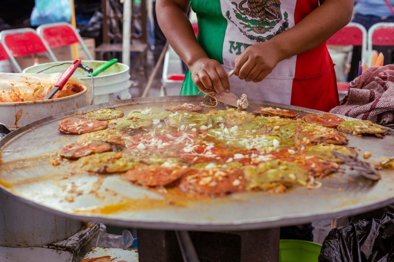 Chalupas Poblanas – tradiční mexická pouliční pochoutka plná chutí.