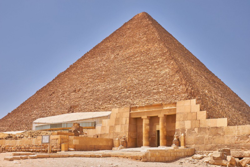 Cheopsova pyramida zblízka.