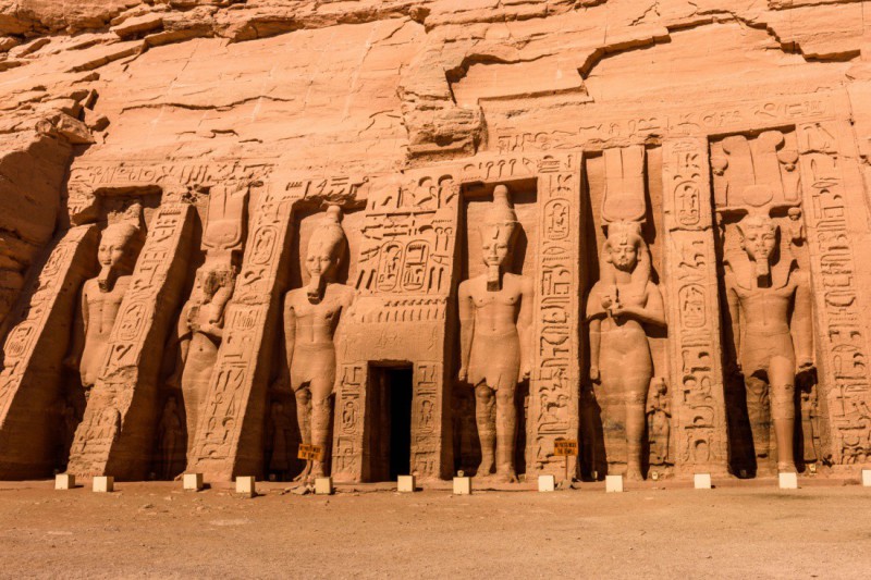 Chrám Hathor a Nefertari.