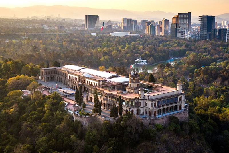 Hrad Chapultepec – historická perla s výhledem na Mexico City.