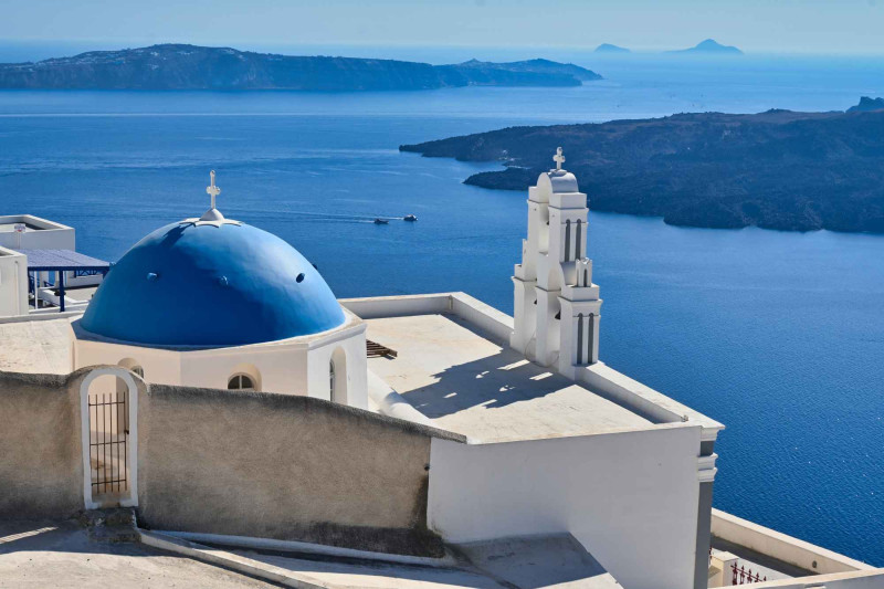 Santorini, jeden z nejkrásnějších řeckých ostrovů. 