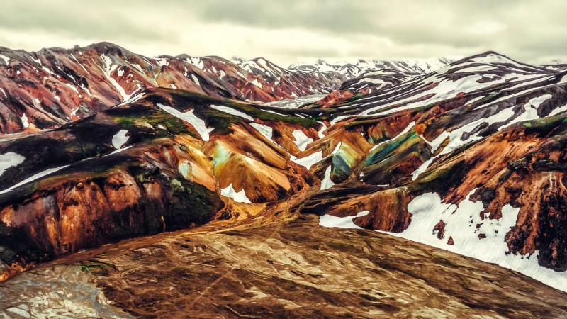 Pohled na Landmannalaugar na jaře.