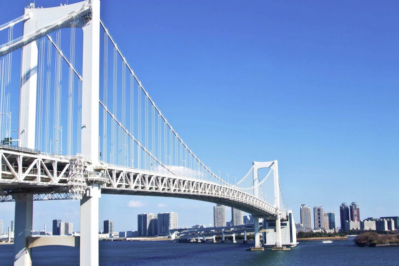 Duhový most v Tokiu.