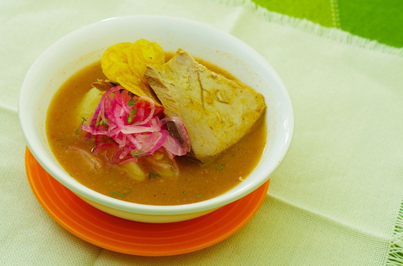 Rybí polévka encebollado.