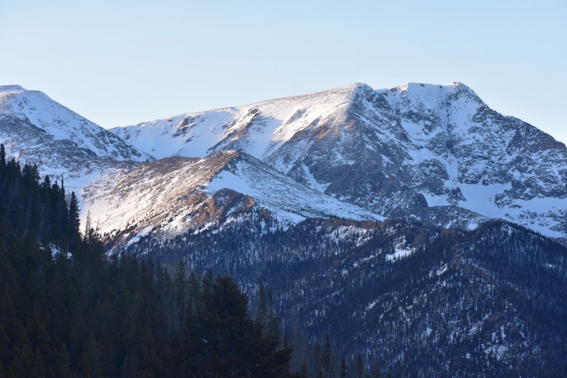 Ledovce pod vrcholy Rocky Mountains.