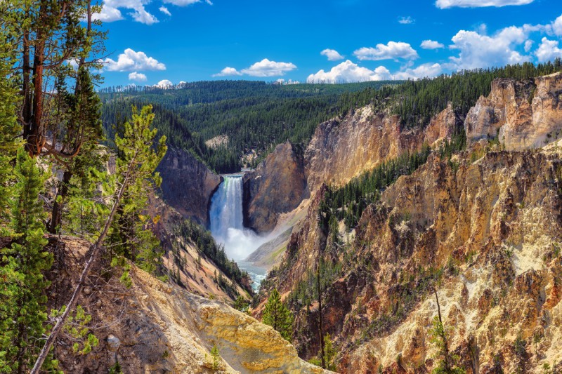 Grand Canyon v NP Yellowstone.