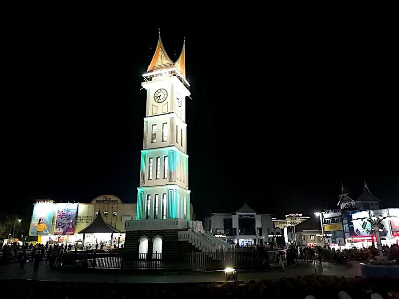 Hodinová věž v Bukittinggi.
