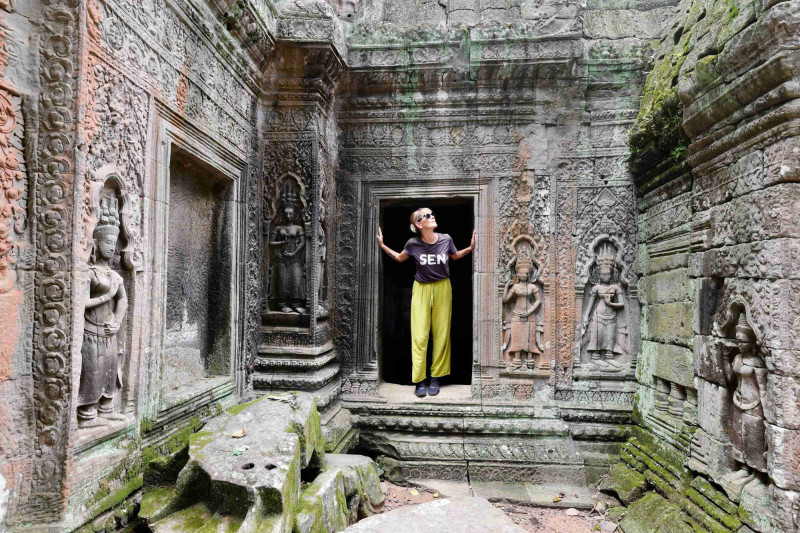 Prohlídka chrámů Angkor Watu se SEN profesionální průvodkyní.  