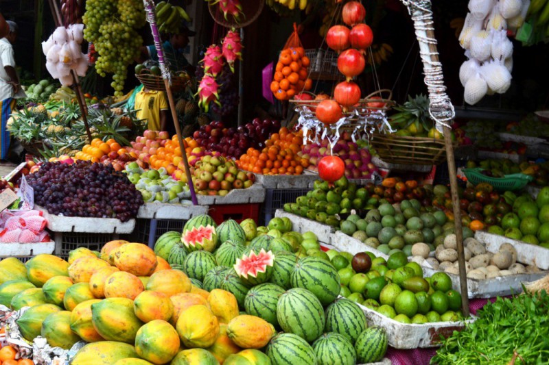 Tržiště s ovocem ve městě Kandy.
