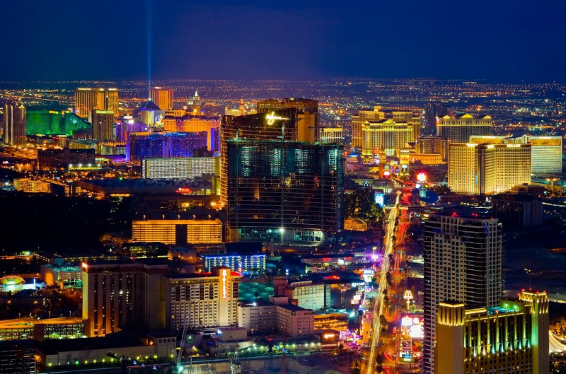 Noční panorama Las Vegas.